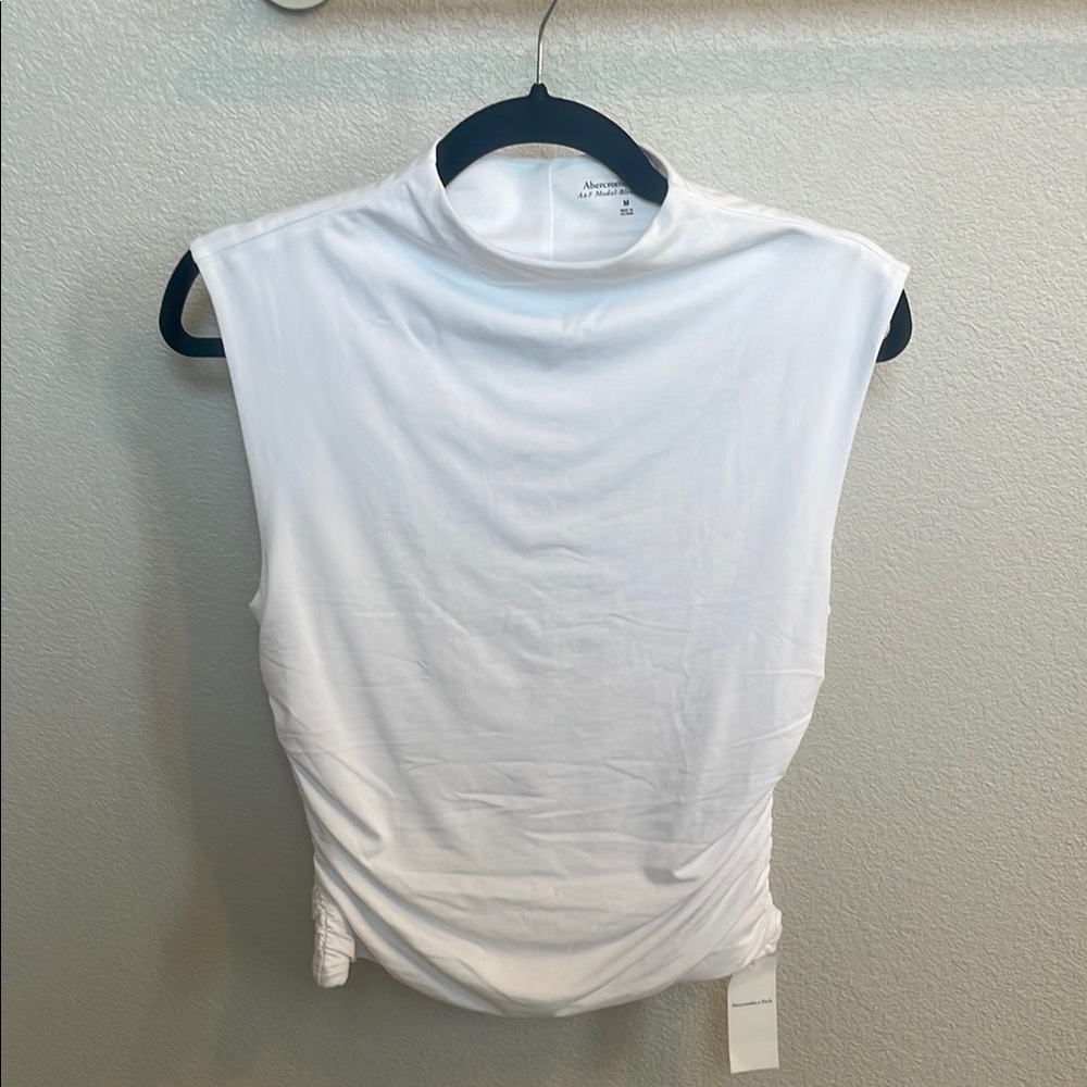NWT Abercrombie & Fitch White Fitted Ruched Muscle Tee